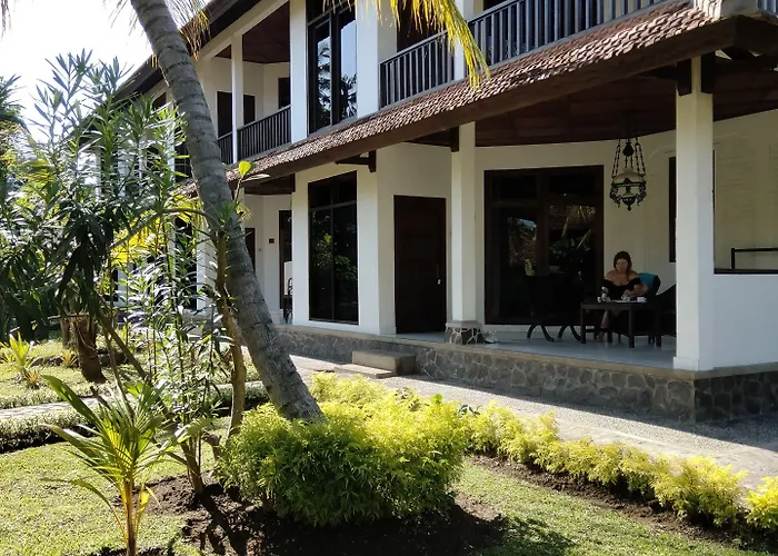 Rini Hotel Lovina
