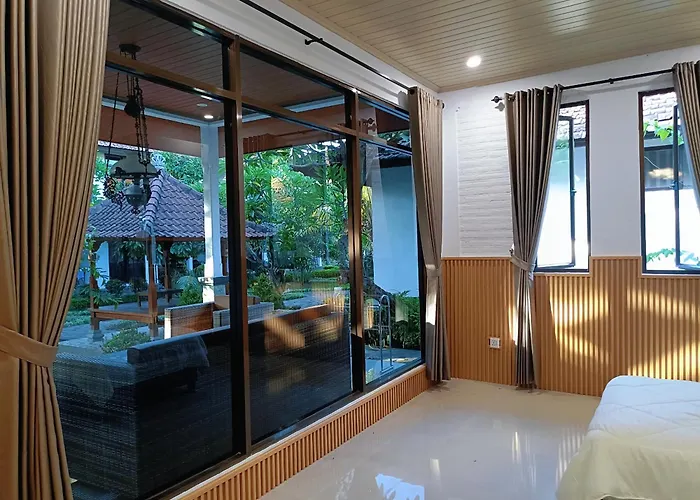 Rini Hotel